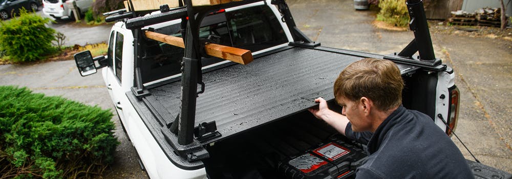 Retrax tonneau cover on GMC with Yakima Overhaul